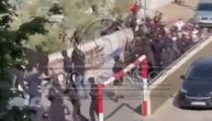Isplivao novi jeziv snimak brutalne tuče Torcide i BBB-a! Momak ostao da leži na podu