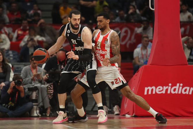 Tornike Šengelija i Džoel Bolomboj (KK Virtus - KK Crvena zvezda) Tornike Šengelija i Džoel Bolomboj (KK Virtus - KK Crvena zvezda)