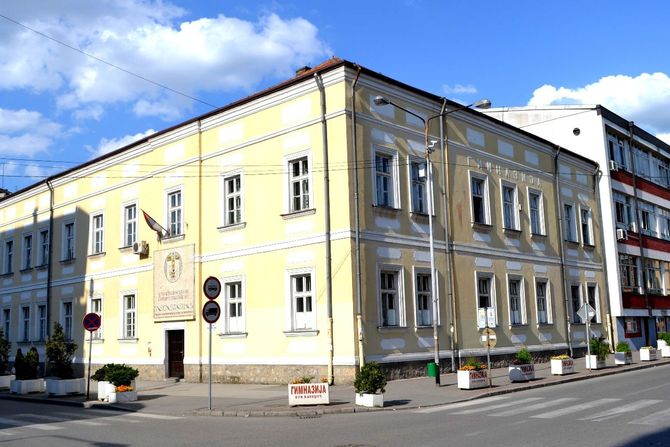 Maturanti loznicke Gimanazije sutra prekidaju blokadu nastave posle tri i po meseca, Gimnazija Vuk Karadzic Loznica Maturanti loznicke Gimanazije sutra prekidaju blokadu nastave posle tri i po meseca, Gimnazija Vuk Karadzic Loznica
