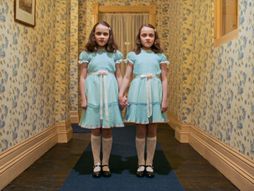 Grady Girls, Lisa i Louise Burns