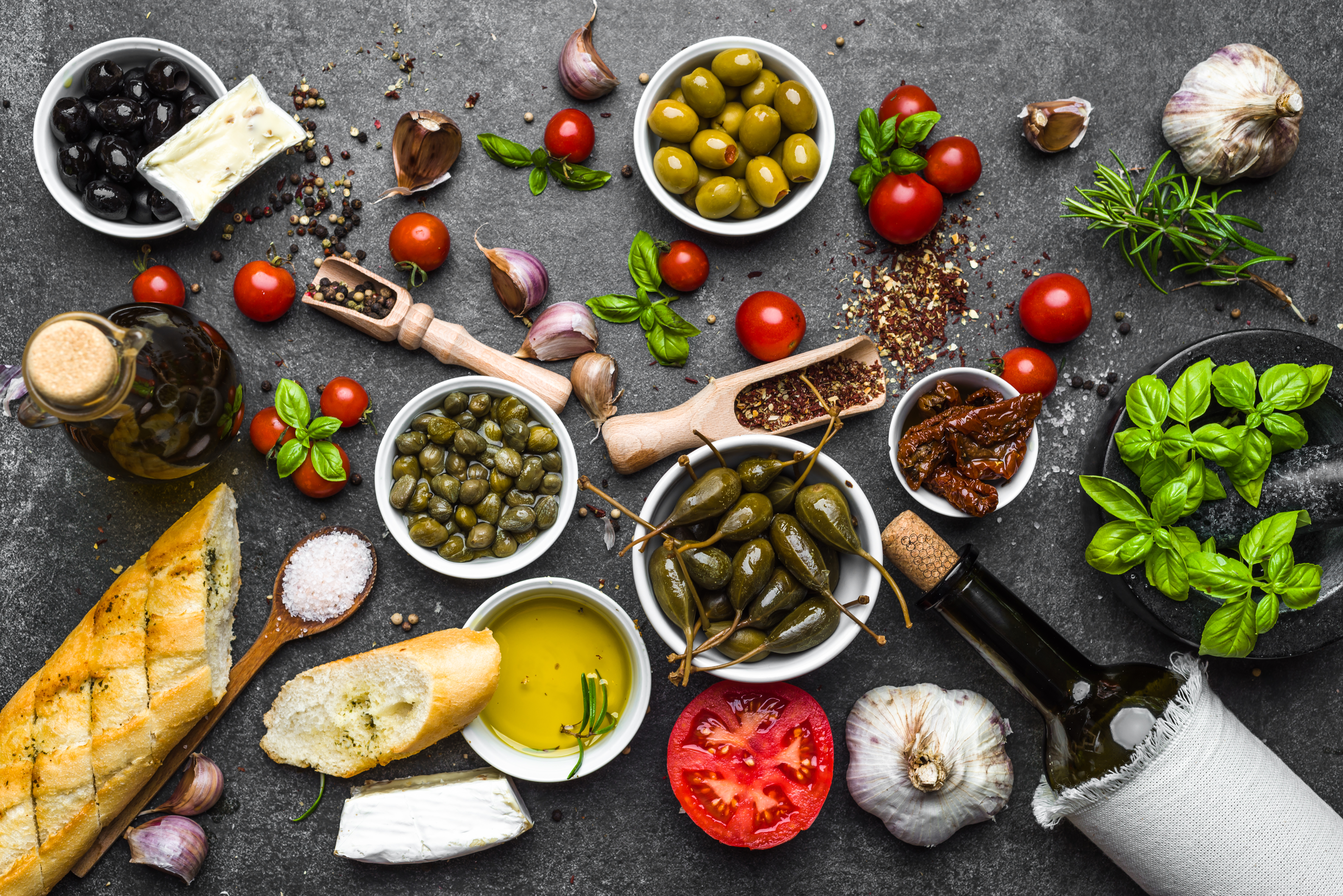 Mediteranski začini su tajna dugovečnosti: Rastu na balkonu, jačaju organizam i pretvaraju svako jelo u lek