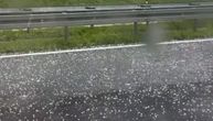 "Odjednom se smračilo, grad je tukao kao iz topa": Užasno nevreme na auto-putu kod Ljiga