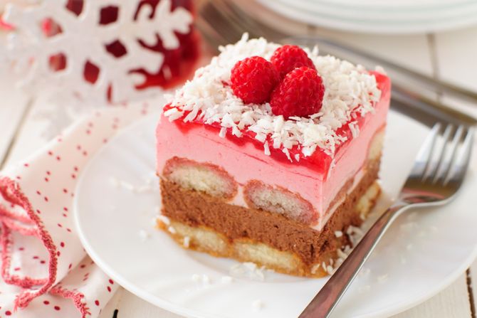 Kokos torta sa malinama Kokos torta sa malinama