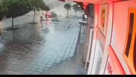Novi snimak užasa u Mladenovcu: Krov umalo da se obruši na auto, "da slavi današnji dan kao drugi rođendan"
