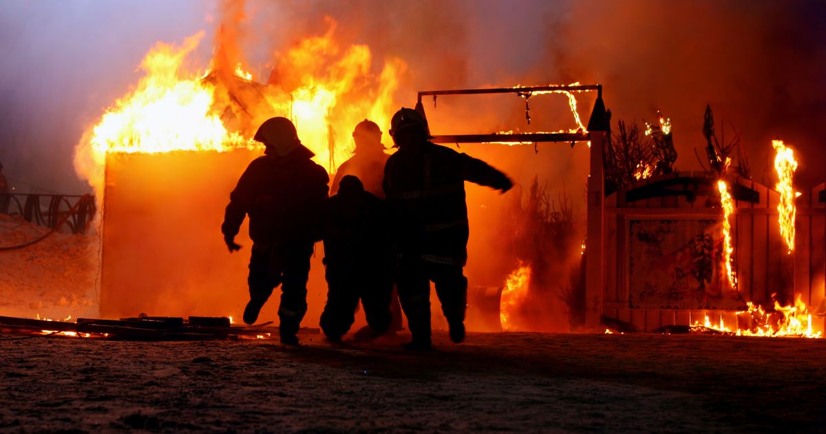 Horrific Fire in Kulpina: Flames Engulf Roof, Scenes Are Terrifying