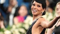 "GDE SU JOJ GAĆICE?!" Hali Beri izbacila INTIMU u providnoj haljini na Met Gala, društvene mreže eksplodirale!