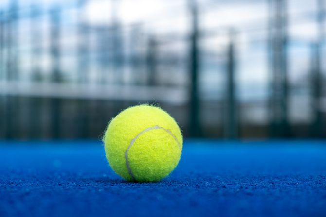 Tenis, padel, teniska loptica Tenis, padel, teniska loptica