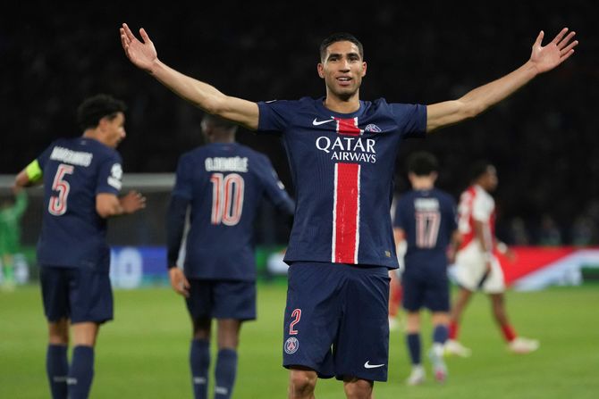 Ašraf Hakimi, FK PSŽ Pari Sen Žermen - FK Arsenal Ašraf Hakimi, FK PSŽ Pari Sen Žermen - FK Arsenal