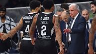 Prva slika košarkaša Partizana posle tuče: Karlik Džons i Sterling Braun pozirali pored Željka Obradovića