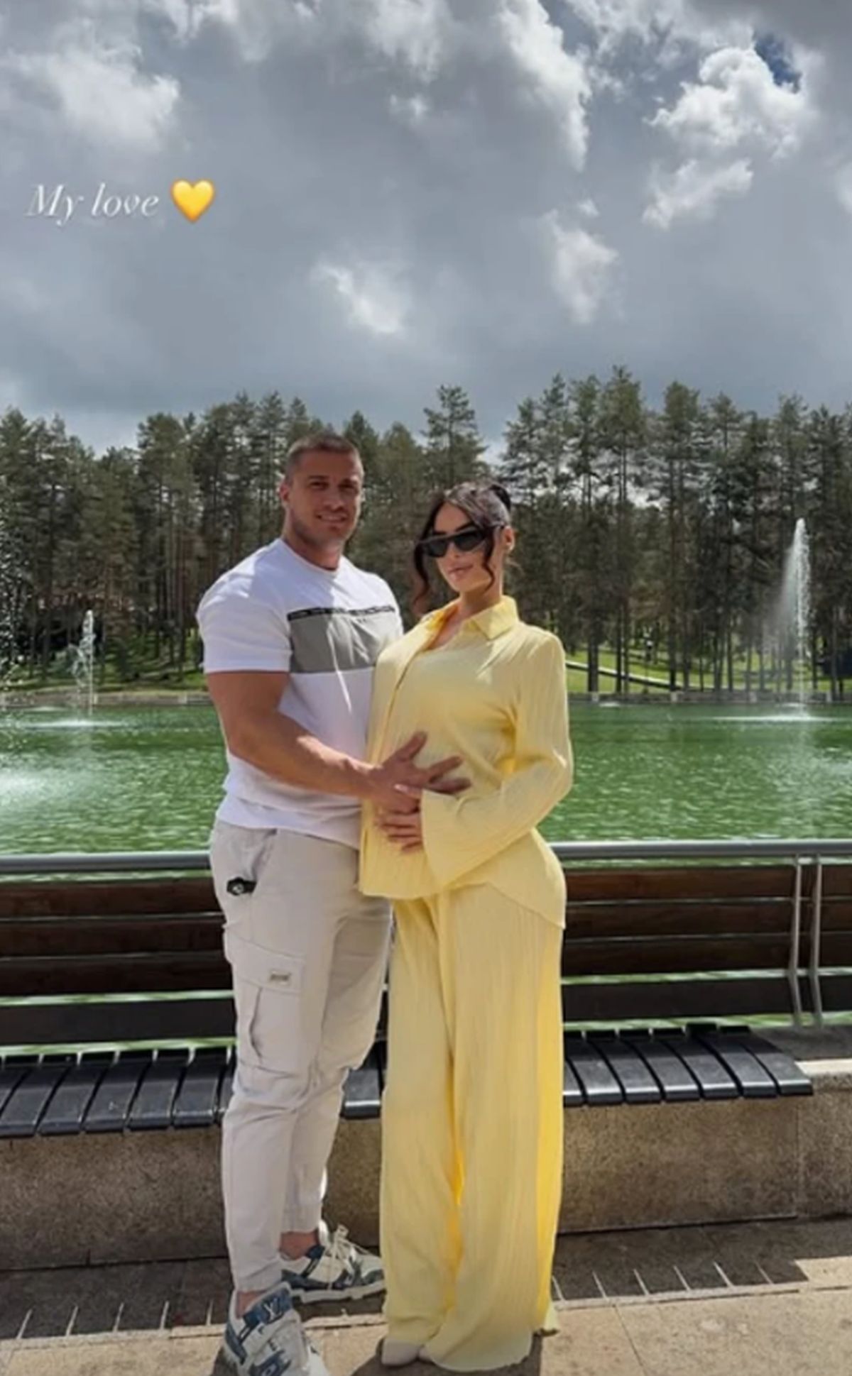 Sve je spremno za dolazak sina: Bivši zadrugar raznežio sve fotografijom sa devojkom, ona blista pred porođaj