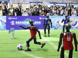 Kina , humanoidni roboti, fudbal