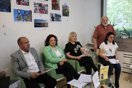 Promocija zbirke i izložba autorskih fotografija Marijane Stratulat Promocija zbirke i izložba autorskih fotografija Marijane Stratulat