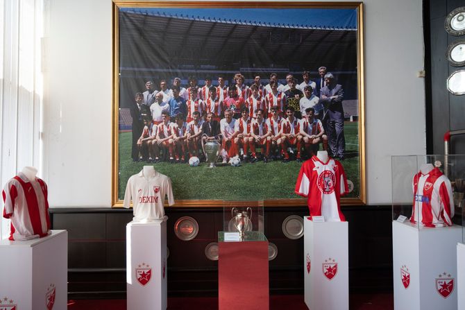U Muzeju FK Crvena zvezda otvorena izložba posvećena najvećem uspehu kluba - osvajanju Kupa evropskih šampiona U Muzeju FK Crvena zvezda otvorena izložba posvećena najvećem uspehu kluba - osvajanju Kupa evropskih šampiona