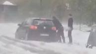 Apokaliptični prizor iz Kragujevca: Automobil se probija kroz grad kao kroz sneg, vozač rekao jezivu rečenicu
