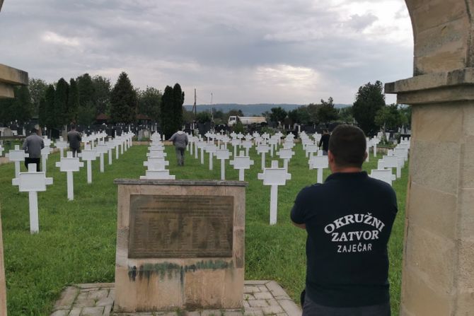 Osuđenici uređuju francusko vojno groblje u Zaječaru Osuđenici uređuju francusko vojno groblje u Zaječaru