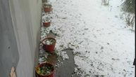 Jako teška godina za seljaka, prvo mraz obrao pola voća, sad grad dotukao: Nevreme pogodilo delove Šumadije