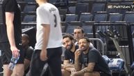 Karlik se smejao, Bonga u majici Grobara, Sterling pokrio glavu: Prvi snimak igrača Partizana posle tuče