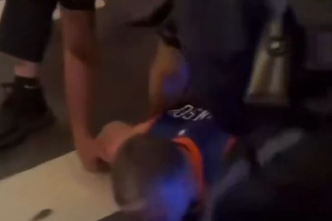Njujork Niks, Boston Seltiks, navijači, policija, hapšenje Njujork Niks, Boston Seltiks, navijači, policija, hapšenje
