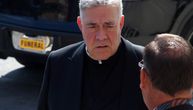 Prepoznajete li ovog sveštenika? Brat mafijaša iz serije “Sopranovi” pojavio se u vatikanskoj konklavi