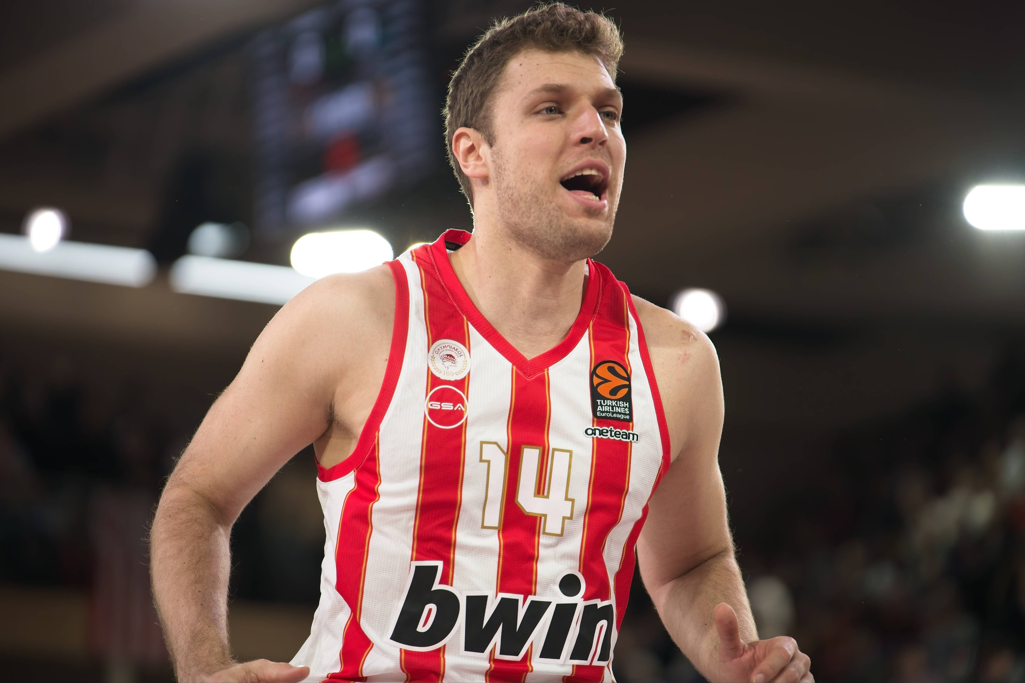 Saša Vezenkov rekao „da“: Zvezda Olimpijakosa ponovo oblači dres Bugarske!