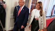 Pao poljubac Donalda i Melanije! Konačno su zajedno u Beloj kući, osmeh ne silazi sa lica