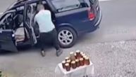 Nije mu bila dovoljna jedna: Zaustavio auto kraj puta i "poslužio" se medom, sad ga traži pokradeni pčelar