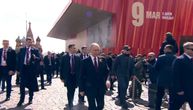 Putinov telohranitelj viđen kako na Paradi nosi misteriozan crni predmet: Otkriveno o čemu se zapravo radi