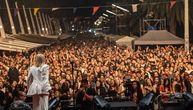 Jelena Rozga SVA U BELOM zablistala u rodnom Splitu: Priredila ISTORIJSKI KONCERT pred 70 HILJADA ljudi