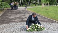 Novi Sad: Položeni venci na Spomen groblju u znak sećanja na pale borce i Dan pobede