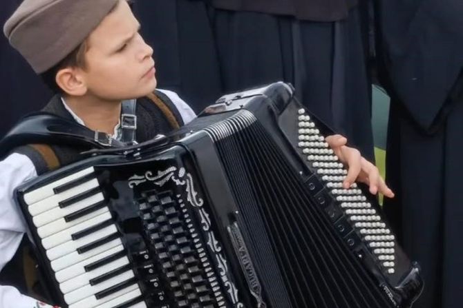 Slobodan, harmonika, hermonikaš Slobodan, harmonika, hermonikaš