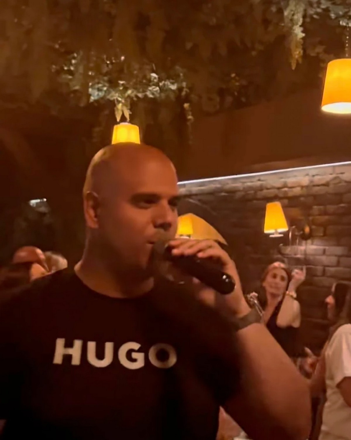 Šok transformacija našeg pevača! Oženio 13 godina mlađu, danas izgleda neprepoznatljivo: "Da li je ovo on?"