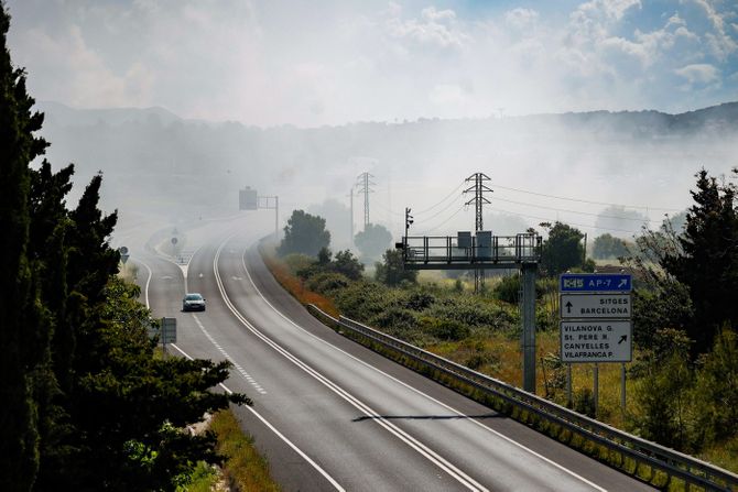 Požar Barselona oblak Toksični hlor Požar Barselona oblak Toksični hlor