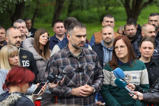 Pavkov i Mićin učestvovali u akciji čišćenja divlje deponije u Futogu Pavkov i Mićin učestvovali u akciji čišćenja divlje deponije u Futogu