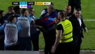 Potpuni haos u Kragujevcu na kraju! Igrači sa klupe hteli da se pobiju, fudbaler Radničkog "pokosio" rivala