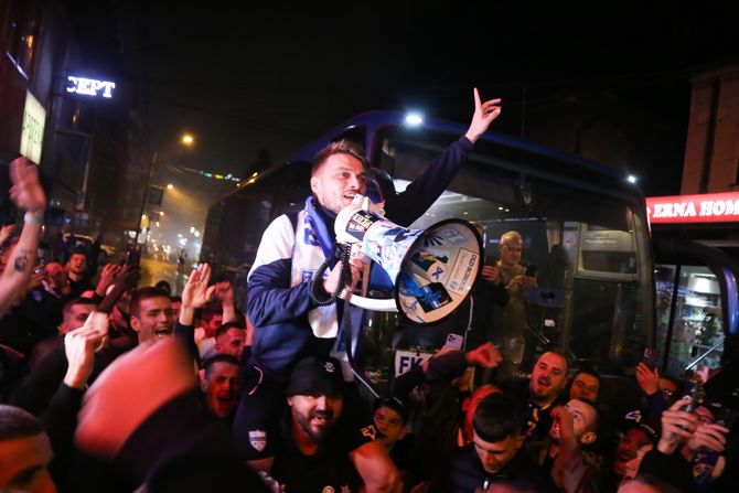 Navijaci FK Novi Pazar docek fudbalera Navijaci FK Novi Pazar docek fudbalera