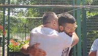 Poklonio Đokoviću ikonu sa Ostroga i zagrlio ga: Evo kako je Novak reagovao