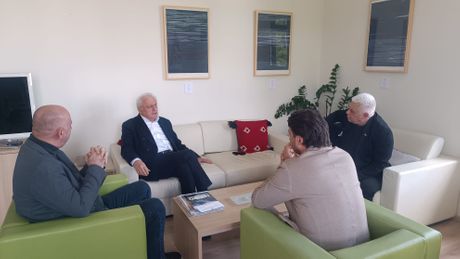 Ministar informisanja i telekomunikacija Boris Bratina , generalni direktor Radio-televizije Srbije Dragan Bujošević Ministar informisanja i telekomunikacija Boris Bratina , generalni direktor Radio-televizije Srbije Dragan Bujošević