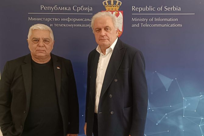 Ministar informisanja i telekomunikacija Boris Bratina , generalni direktor Radio-televizije Srbije Dragan Bujošević Ministar informisanja i telekomunikacija Boris Bratina , generalni direktor Radio-televizije Srbije Dragan Bujošević