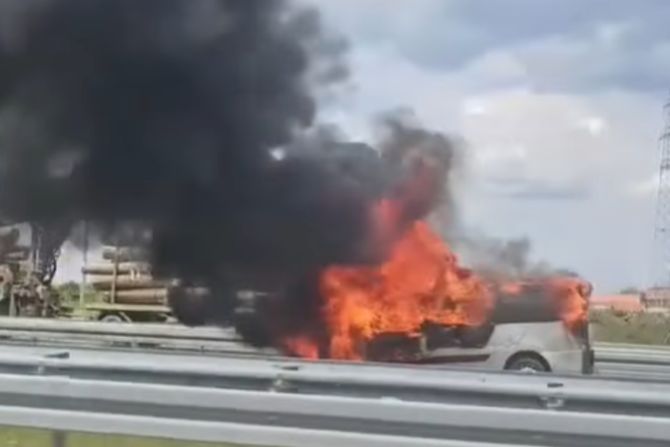 Požar na autoputu kod Novog Sada Požar na autoputu kod Novog Sada