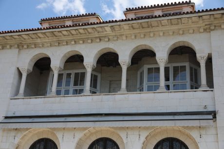 Beli Dvor, Turistička tura