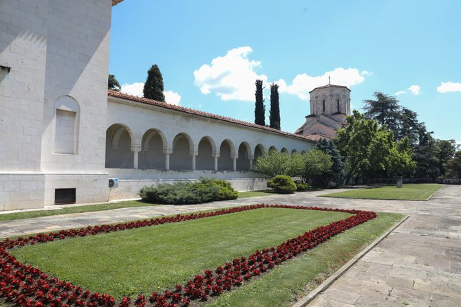 Beli Dvor, Turistička tura