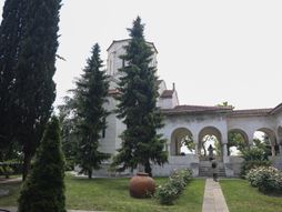 Beli Dvor, Turistička tura