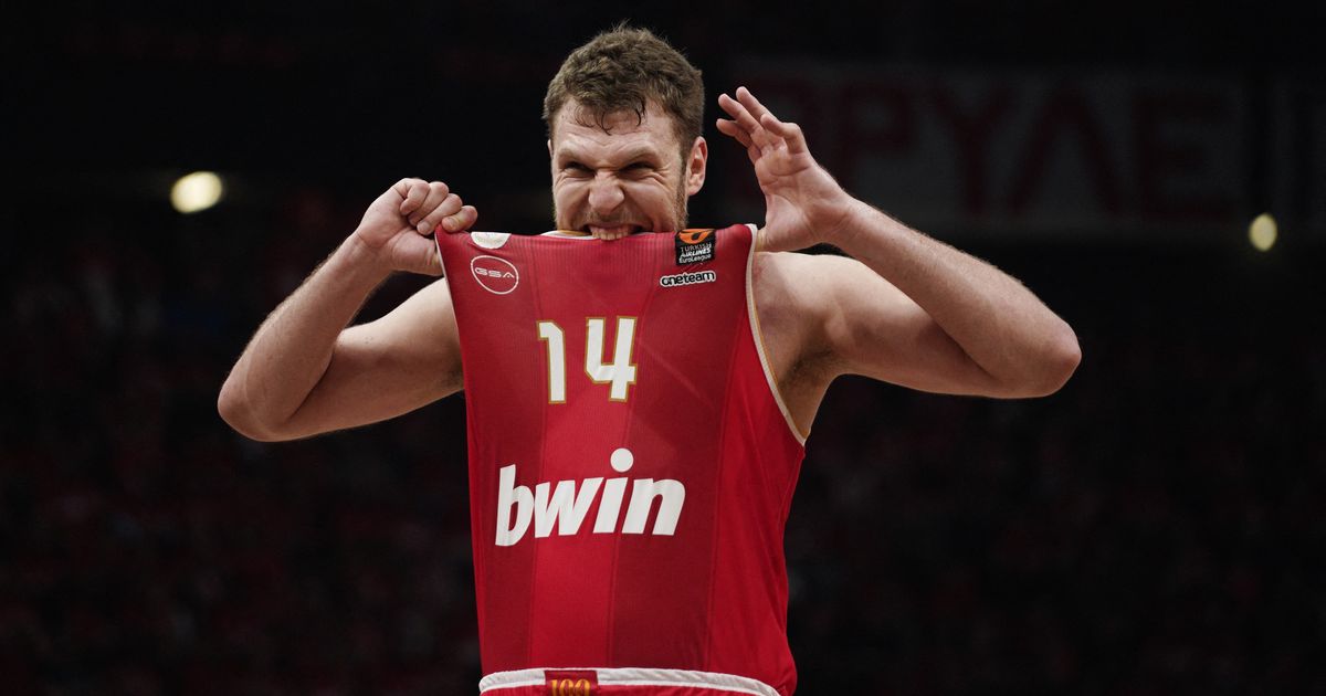 Saša Vezenkov besan na Svetislava Pešića: 