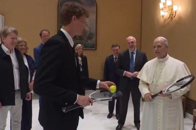 Janik Siner, Papa Lav XIV Janik Siner, Papa Lav XIV