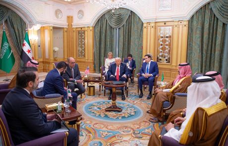 Donald Tramp Ahmad al-Šara predsednik Sirije Donald Tramp Ahmad al-Šara predsednik Sirije