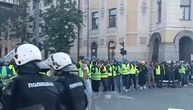 Žandarmerija ispred zgrade suda u Nišu, deo studenata u blokadi ostao ispred kordona