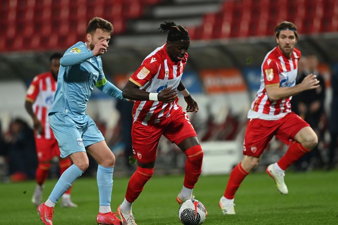Adem Ljajić (FK Novi Pazar) i Šerif Endiaje (FK Crvena zvezda) Adem Ljajić (FK Novi Pazar) i Šerif Endiaje (FK Crvena zvezda)