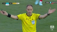 Novi incident u Novom Pazaru: Torcida ponovo gađala Gutešu bakljom, Minaković prekinuo meč
