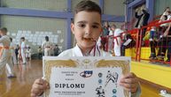 Srbijo, imaš najmlađeg i najslađeg šampiona! Pavle ima samo četiri godine, a već drži zlato u rukama