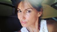Bivša političarka i "Modelsica" radi u kineskom tržnom centru! Nevena Adžemović uslikana na novom radnom mestu